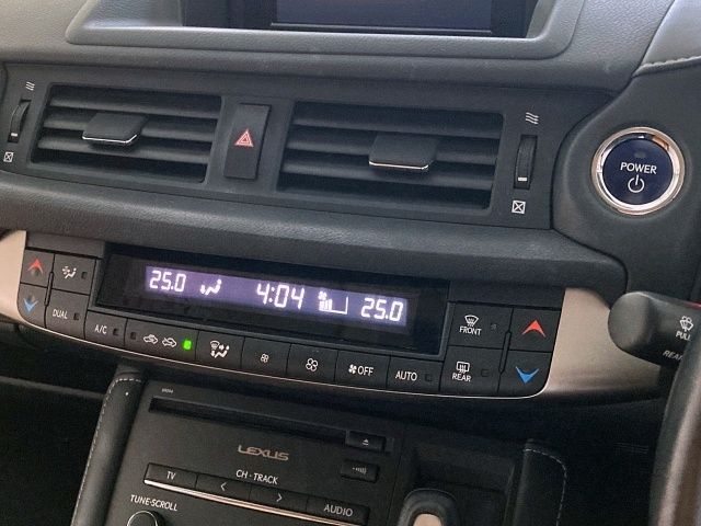 TOYOTA LEXUS CT200H 2015 Image 31