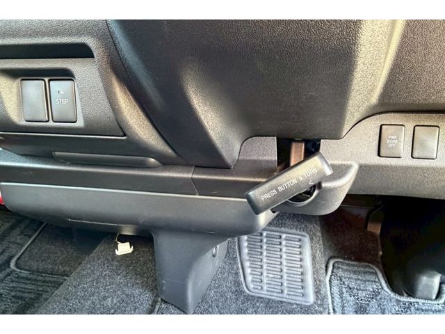 TOYOTA HIACE WAGON 4WD 2019 Image 31