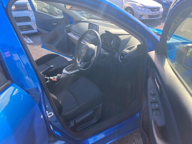 MAZDA DEMIO 2015 Image 31