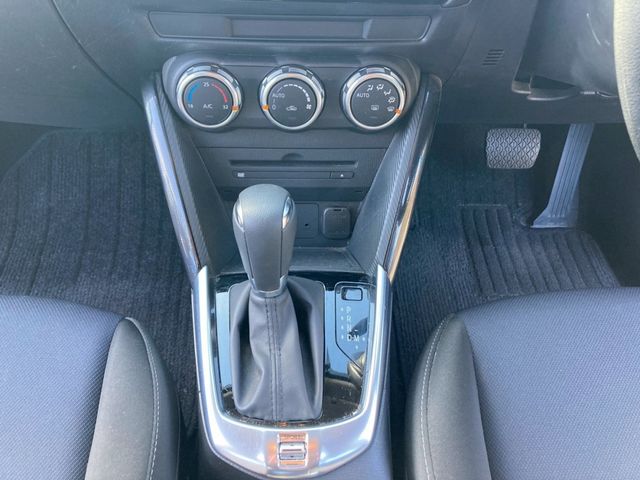 MAZDA DEMIO 2015 Image 31