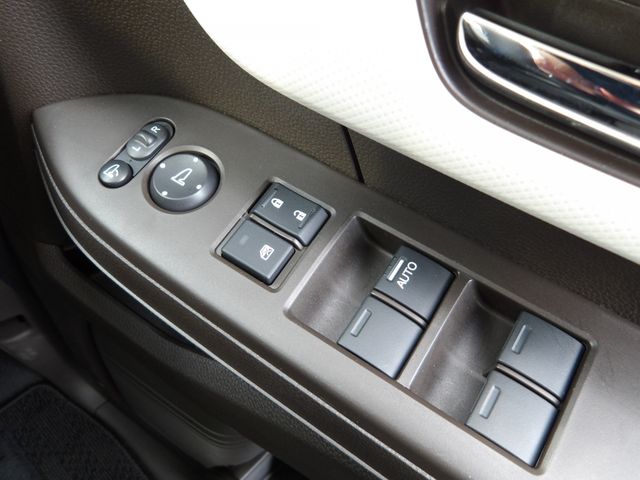 HONDA N BOX 2022 Image 31