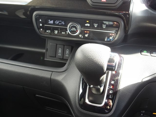 HONDA N BOX CUSTOM 2020 Image 31