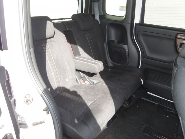 HONDA N BOX CUSTOM 2020 Image 31