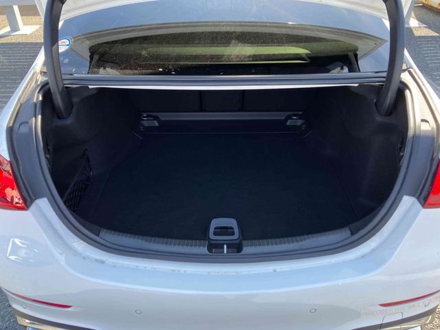 MERCEDES BENZ C CLAS 2023 Image 31