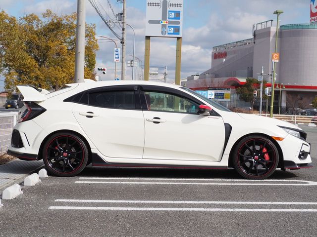 HONDA CIVIC HATCHBACK 2018 Image 31