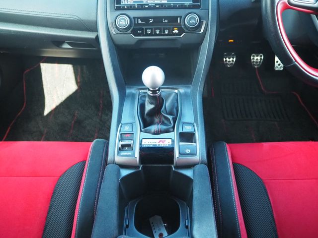 HONDA CIVIC HATCHBACK 2018 Image 31