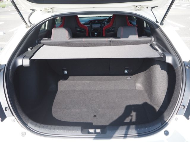 HONDA CIVIC HATCHBACK 2018 Image 31