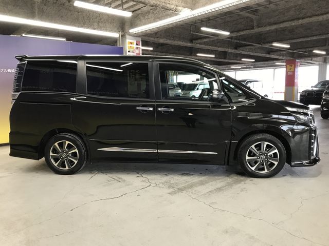 TOYOTA VOXY 2018 Image 31