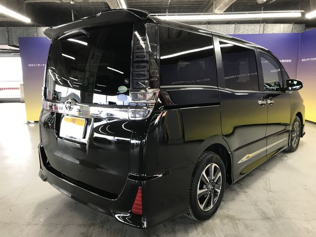 TOYOTA VOXY 2018 Image 31