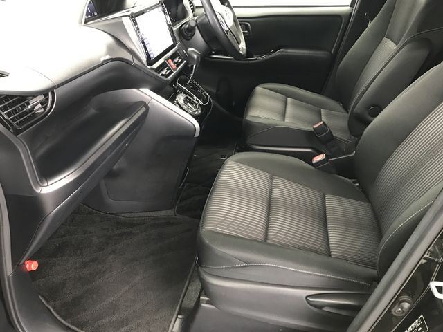 TOYOTA VOXY 2018 Image 31