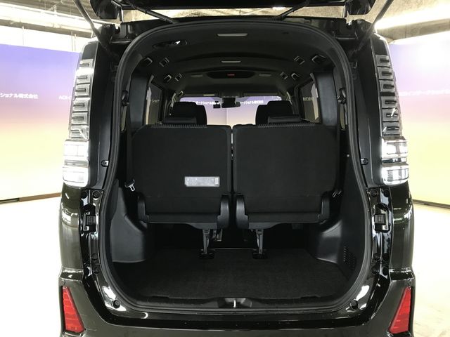 TOYOTA VOXY 2018 Image 31