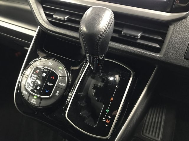 TOYOTA VOXY 2018 Image 31