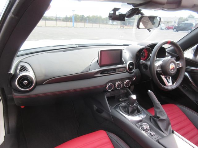 FIAT ABARTH 124 SPIDER 2018 Image 31