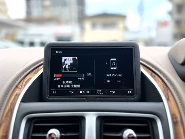 ASTON MARTIN ASTON MARTIN 2017 Image 31