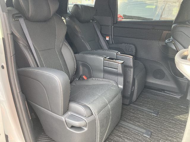 TOYOTA ALPHARD HYBRID 4WD 2024 Image 31