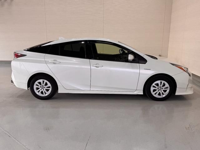 TOYOTA PRIUS 2016 Image 31