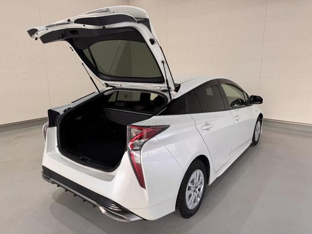 TOYOTA PRIUS 2016 Image 31