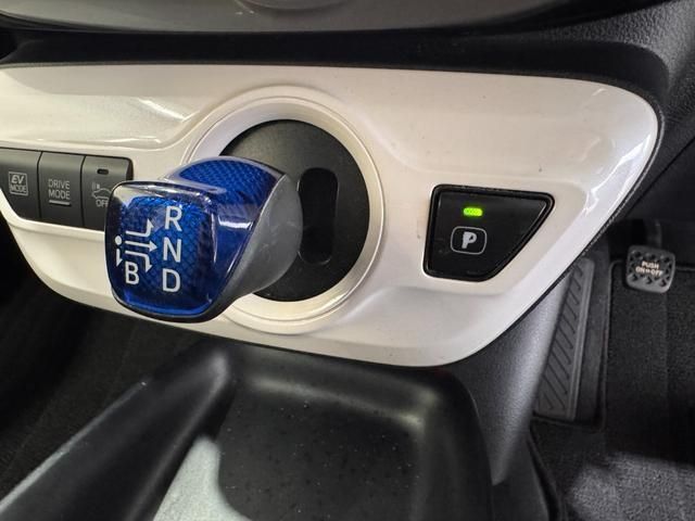 TOYOTA PRIUS 2016 Image 31