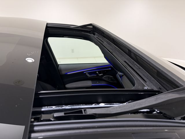 MERCEDES BENZ EQS SU 2024 Image 31