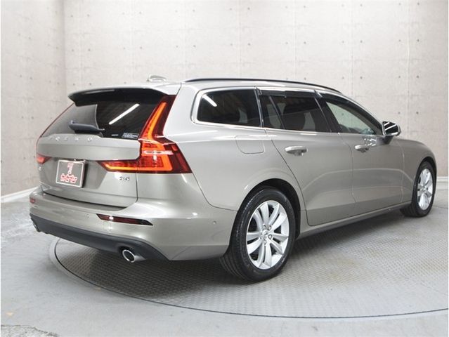 VOLVO V60 2021 Image 31