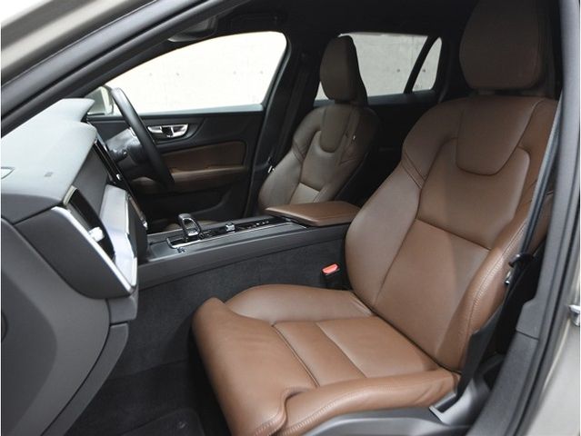 VOLVO V60 2021 Image 31