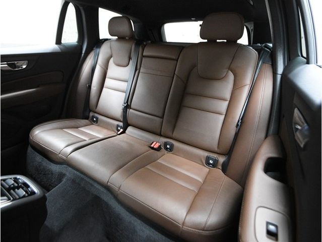 VOLVO V60 2021 Image 31