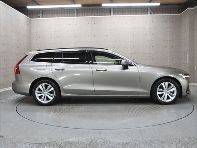 VOLVO V60 2021 Image 31