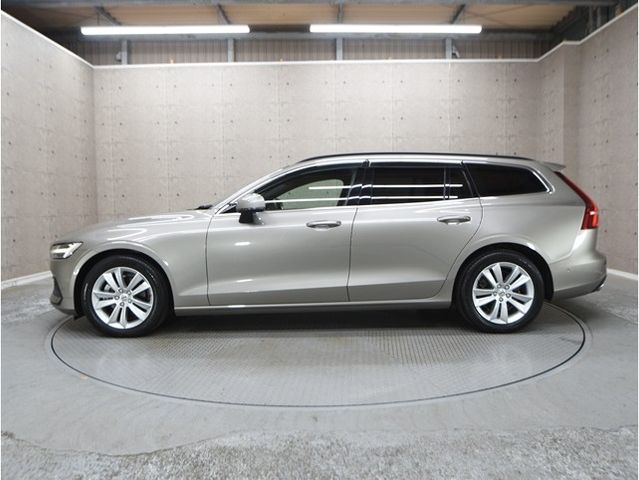 VOLVO V60 2021 Image 31