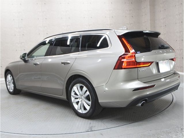 VOLVO V60 2021 Image 31