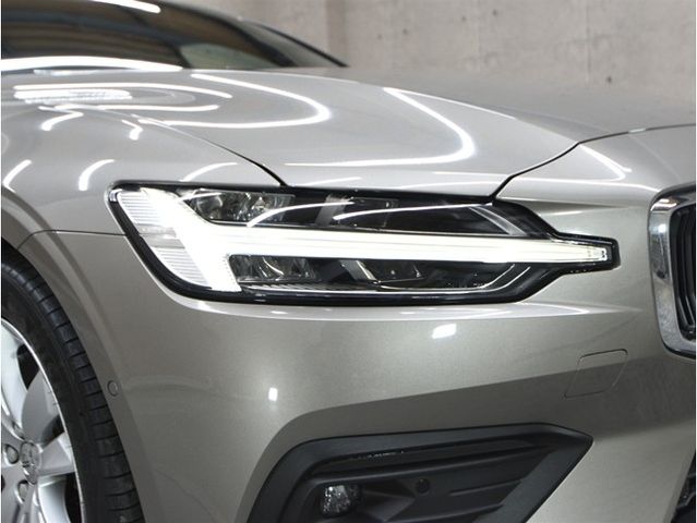 VOLVO V60 2021 Image 31