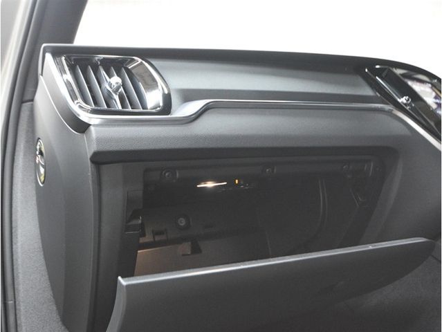 VOLVO V60 2021 Image 31