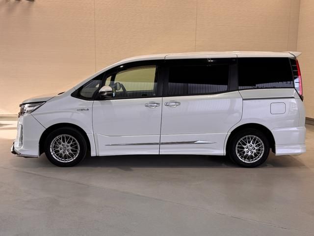 TOYOTA NOAH HYBRID 2019 Image 31