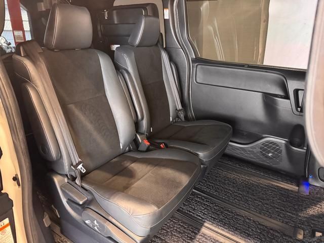 TOYOTA NOAH HYBRID 2019 Image 31