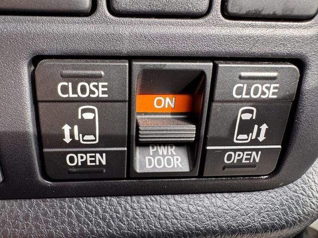 TOYOTA NOAH HYBRID 2019 Image 31