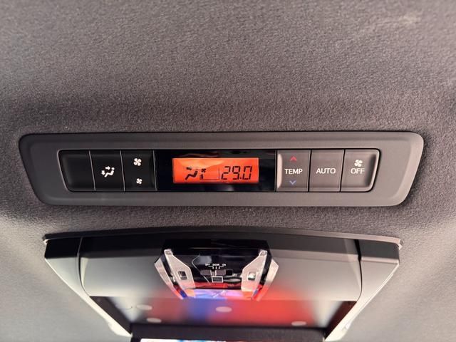 TOYOTA NOAH HYBRID 2019 Image 31