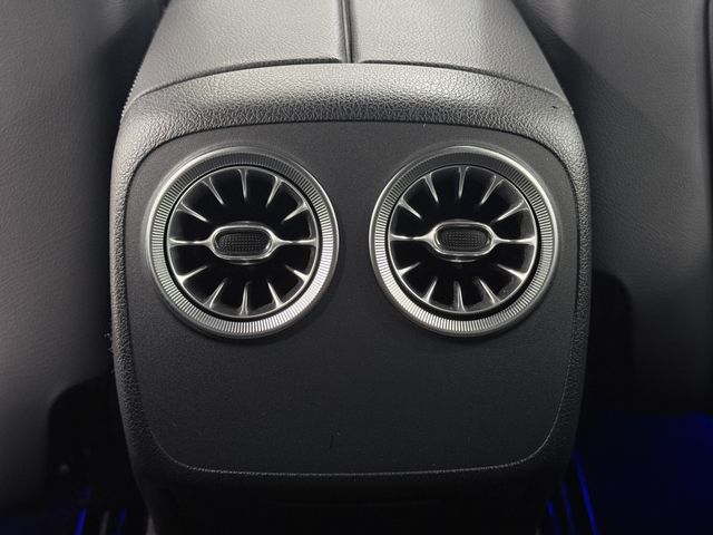 MERCEDES BENZ E CLAS 2022 Image 31