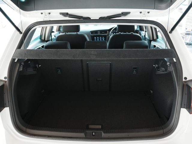 VOLKSWAGEN GOLF 2019 Image 31