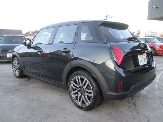 BMW MINI COOPER 5DOOR 2025 Image 31