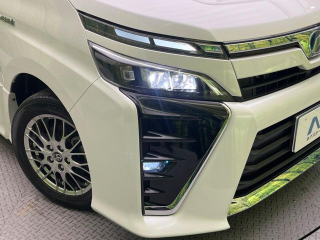 TOYOTA VOXY HYBRID 2017 Image 31