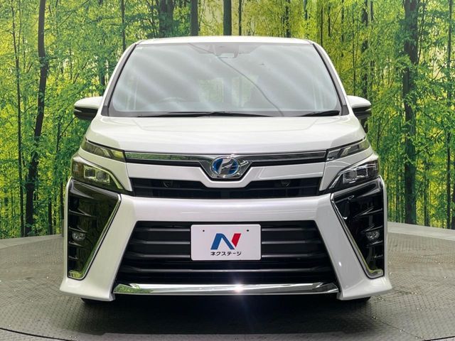 TOYOTA VOXY HYBRID 2017 Image 31
