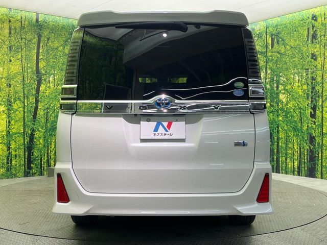 TOYOTA VOXY HYBRID 2017 Image 31