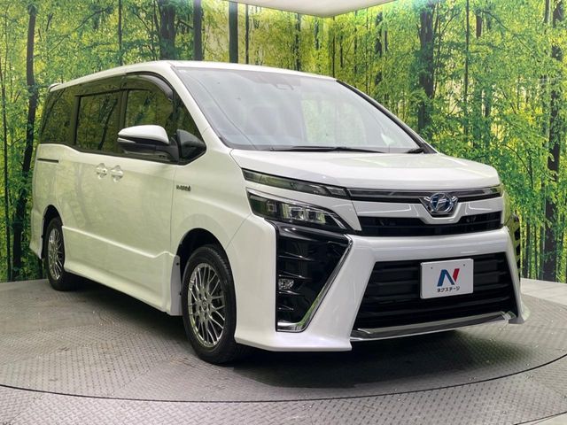 TOYOTA VOXY HYBRID 2017 Image 31