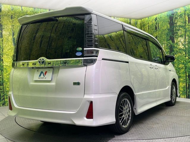 TOYOTA VOXY HYBRID 2017 Image 31