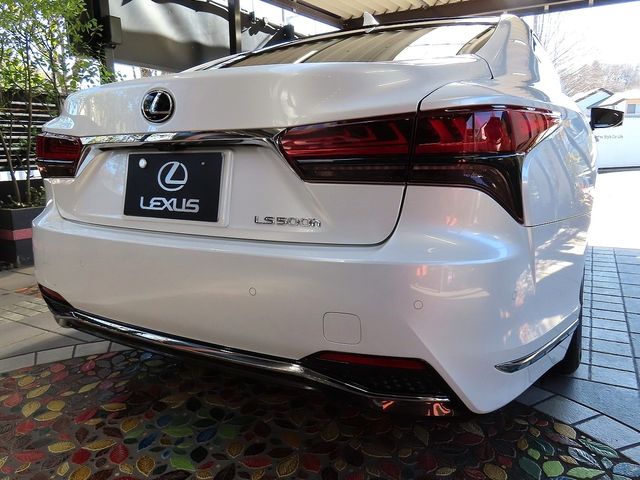 TOYOTA LEXUS LS500H 2024 Image 31