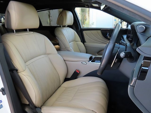 TOYOTA LEXUS LS500H 2024 Image 31