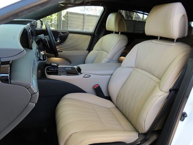 TOYOTA LEXUS LS500H 2024 Image 31