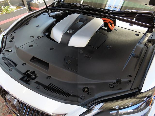 TOYOTA LEXUS LS500H 2024 Image 31