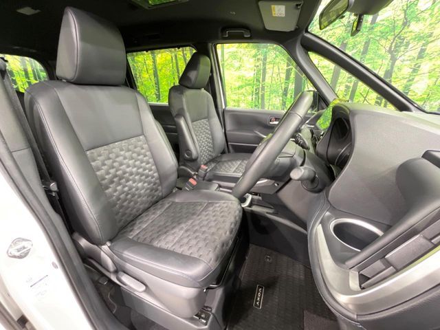 TOYOTA VOXY HYBRID 4WD 2023 Image 31