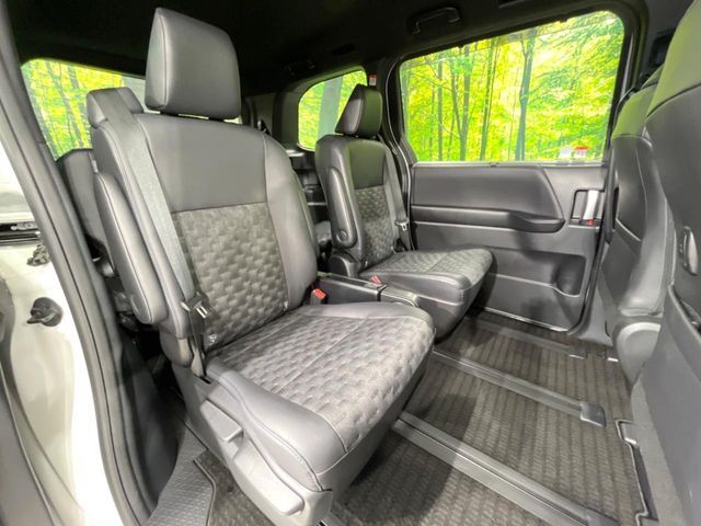 TOYOTA VOXY HYBRID 4WD 2023 Image 31