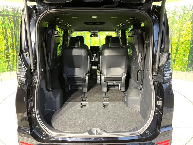 TOYOTA VOXY HYBRID 2023 Image 31